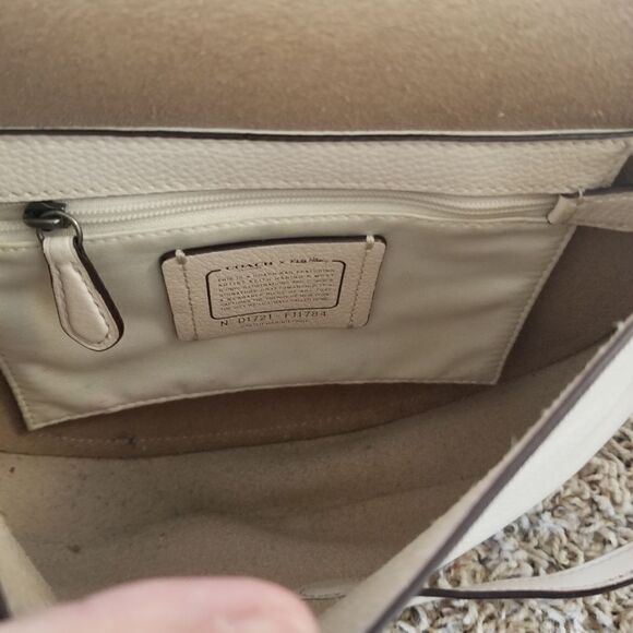 Coach × Keith Haring Love Husdon Saddle Crossbody - Picture 6 of 7